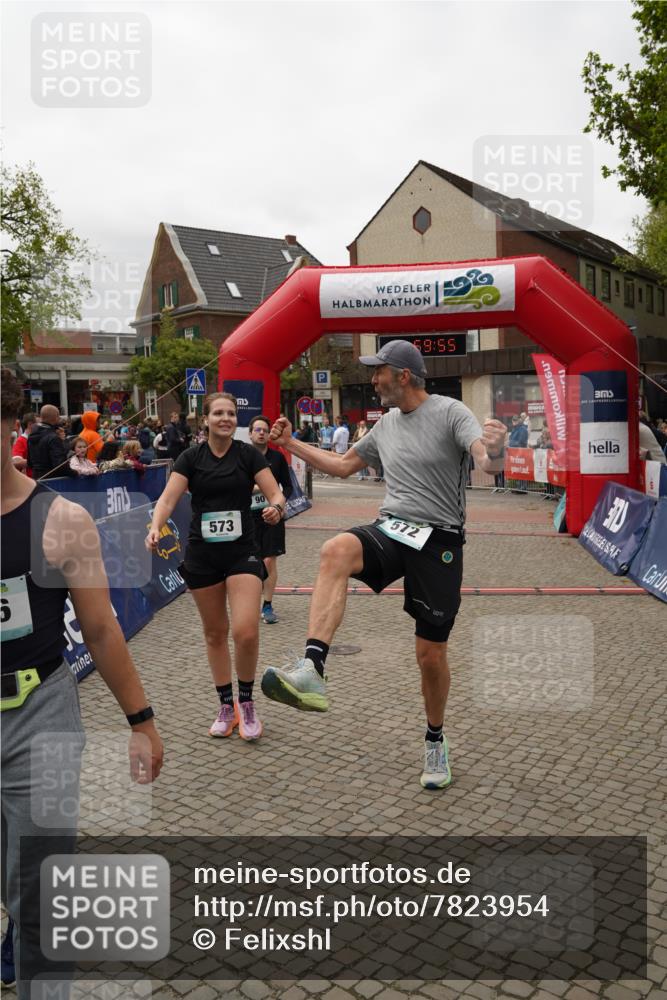 04.05.2025 - 8. Wedeler Halbmarathon Felixshl http://msf.ph/oto/7823954 04.05.2025 11:59:53 Ziel 90, 151, 536, 566, 572, 573 meine-sportfotos.de