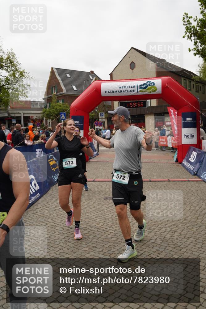 04.05.2025 - 8. Wedeler Halbmarathon Felixshl http://msf.ph/oto/7823980 04.05.2025 11:59:54 Ziel 90, 151, 566, 572, 573 meine-sportfotos.de