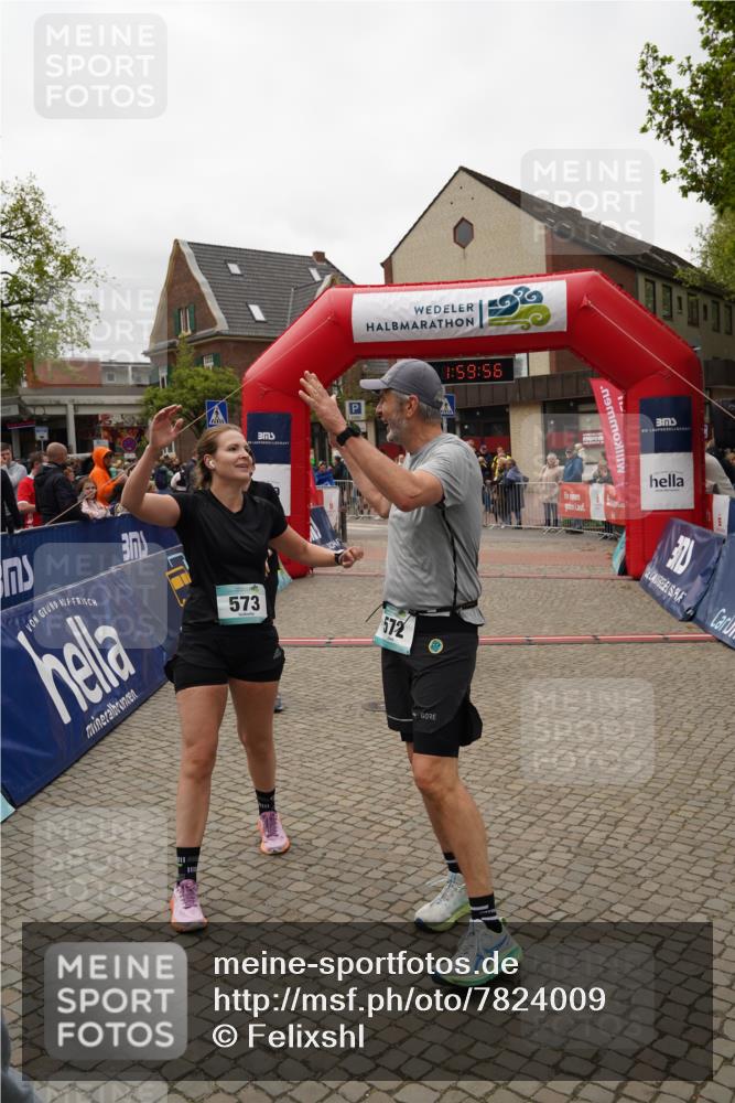 04.05.2025 - 8. Wedeler Halbmarathon Felixshl http://msf.ph/oto/7824009 04.05.2025 11:59:54 Ziel 90, 151, 566, 572, 573 meine-sportfotos.de