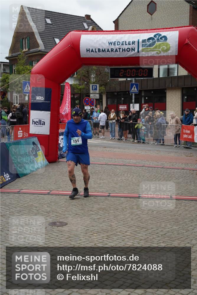 04.05.2025 - 8. Wedeler Halbmarathon Felixshl http://msf.ph/oto/7824088 04.05.2025 11:59:58 Ziel 151, 418, 529, 530, 566 meine-sportfotos.de