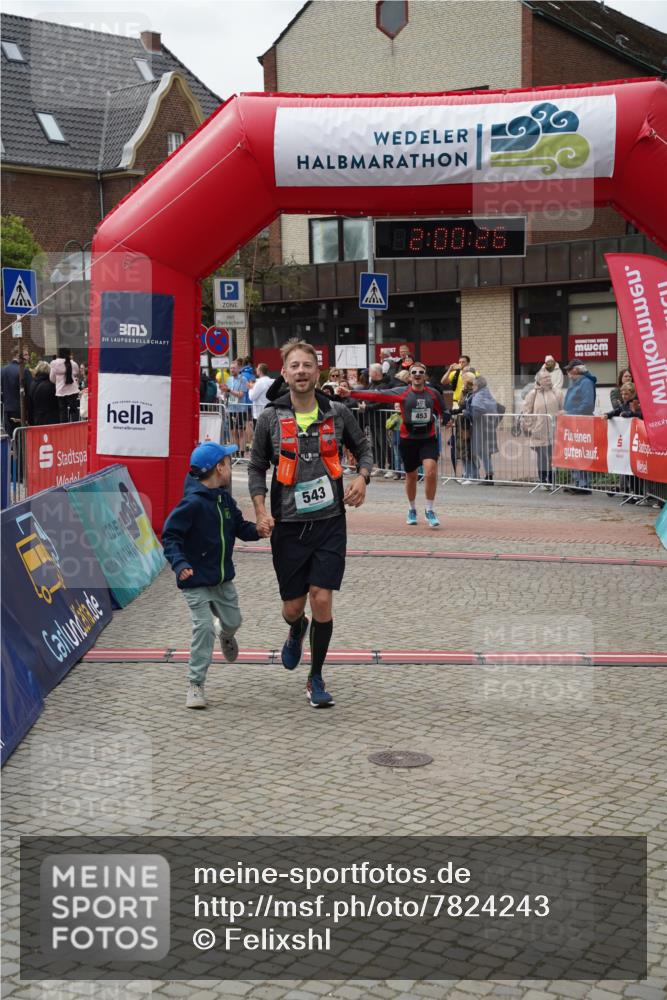 04.05.2025 - 8. Wedeler Halbmarathon Felixshl http://msf.ph/oto/7824243 04.05.2025 12:00:24 Ziel 453, 543, 560 meine-sportfotos.de