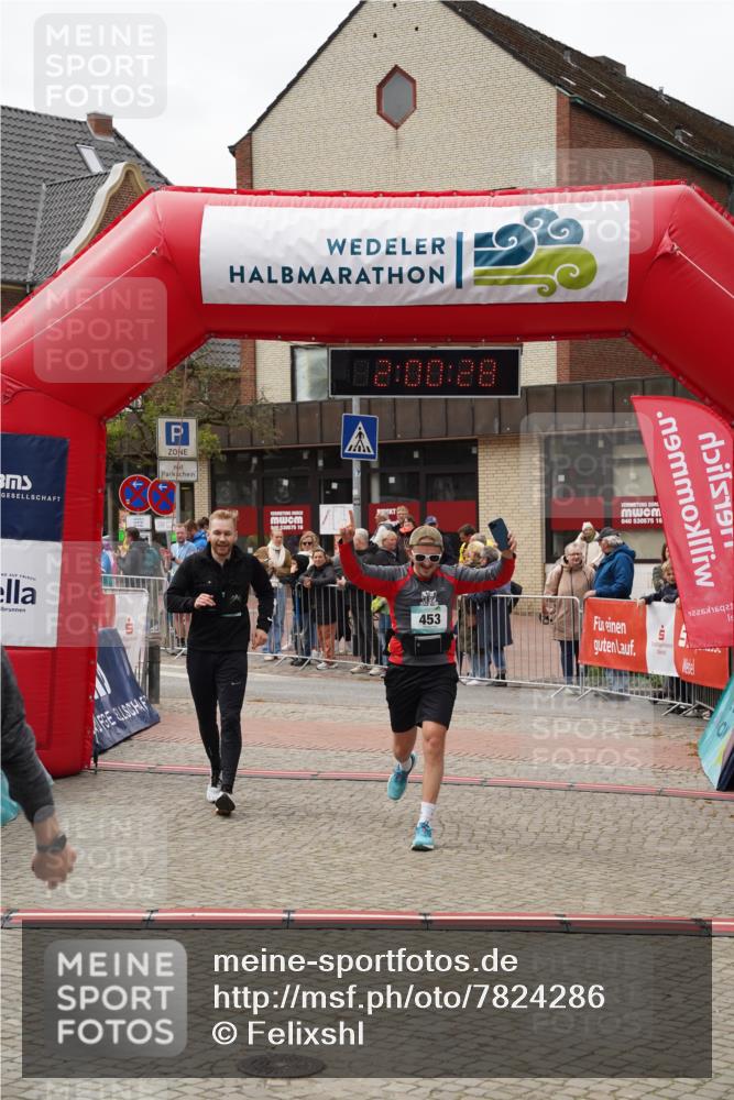 04.05.2025 - 8. Wedeler Halbmarathon Felixshl http://msf.ph/oto/7824286 04.05.2025 12:00:26 Ziel 453, 518, 543, 560 meine-sportfotos.de