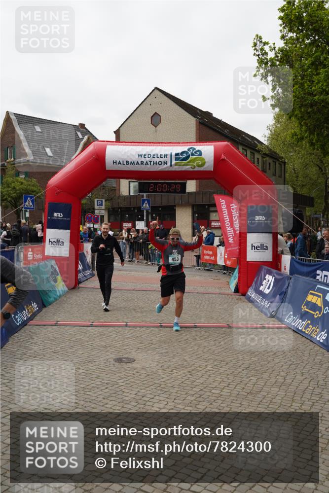 04.05.2025 - 8. Wedeler Halbmarathon Felixshl http://msf.ph/oto/7824300 04.05.2025 12:00:27 Ziel 453, 518, 543, 560 meine-sportfotos.de