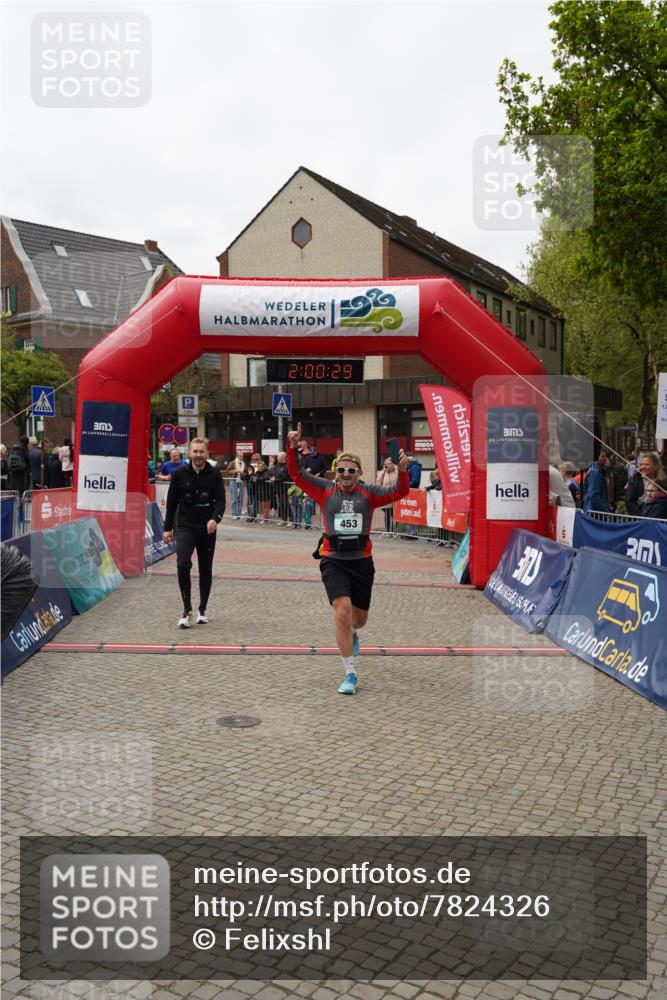 04.05.2025 - 8. Wedeler Halbmarathon Felixshl http://msf.ph/oto/7824326 04.05.2025 12:00:27 Ziel 453, 518, 543, 560 meine-sportfotos.de