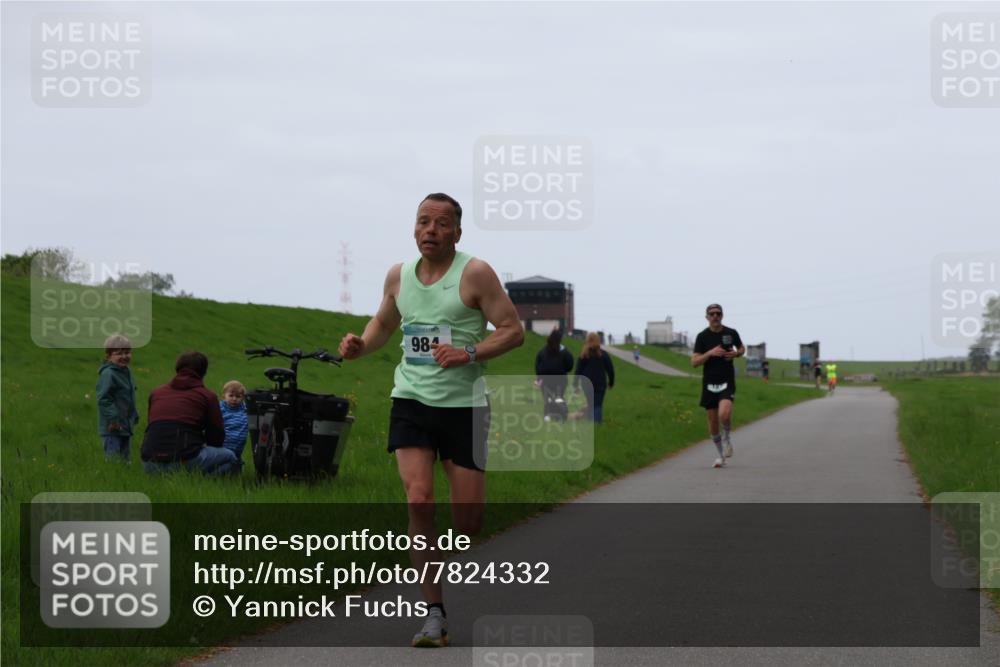 04.05.2025 - 8. Wedeler Halbmarathon Yannick Fuchs http://msf.ph/oto/7824332 04.05.2025 11:11:42 Laufen 984 meine-sportfotos.de
