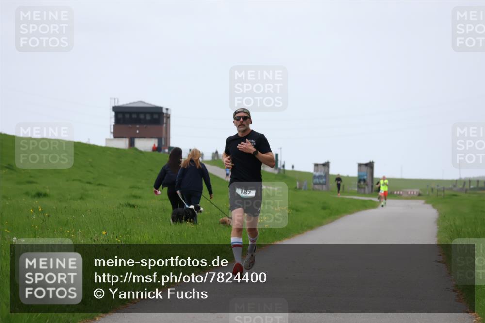 04.05.2025 - 8. Wedeler Halbmarathon Yannick Fuchs http://msf.ph/oto/7824400 04.05.2025 11:11:43 Laufen 187 meine-sportfotos.de