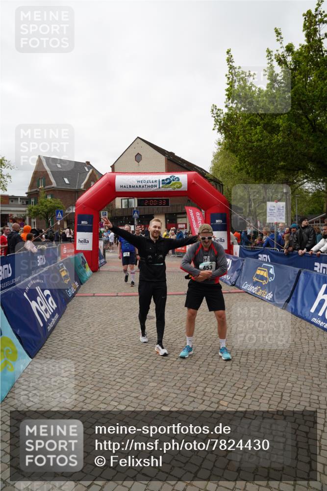 04.05.2025 - 8. Wedeler Halbmarathon Felixshl http://msf.ph/oto/7824430 04.05.2025 12:00:31 Ziel 114, 453, 518, 560, 821 meine-sportfotos.de