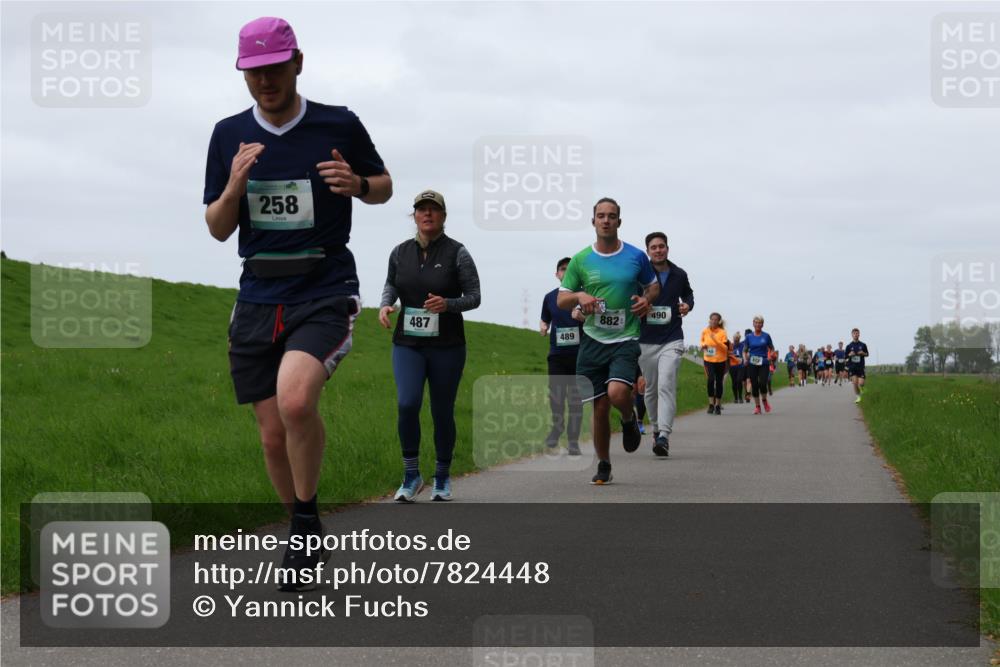 04.05.2025 - 8. Wedeler Halbmarathon Yannick Fuchs http://msf.ph/oto/7824448 04.05.2025 11:31:38 Laufen 258, 74, 490, 487, 882, 489 meine-sportfotos.de