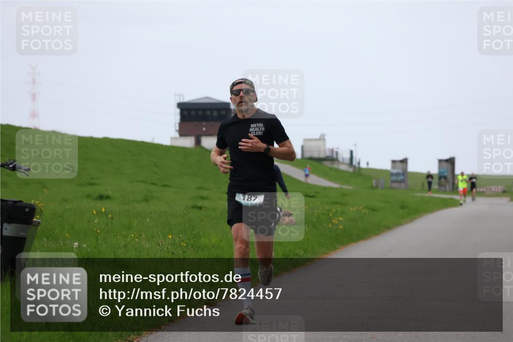 04.05.2025 - 8. Wedeler Halbmarathon Yannick Fuchs http://msf.ph/oto/7824457 04.05.2025 11:11:45 Laufen 187 meine-sportfotos.de