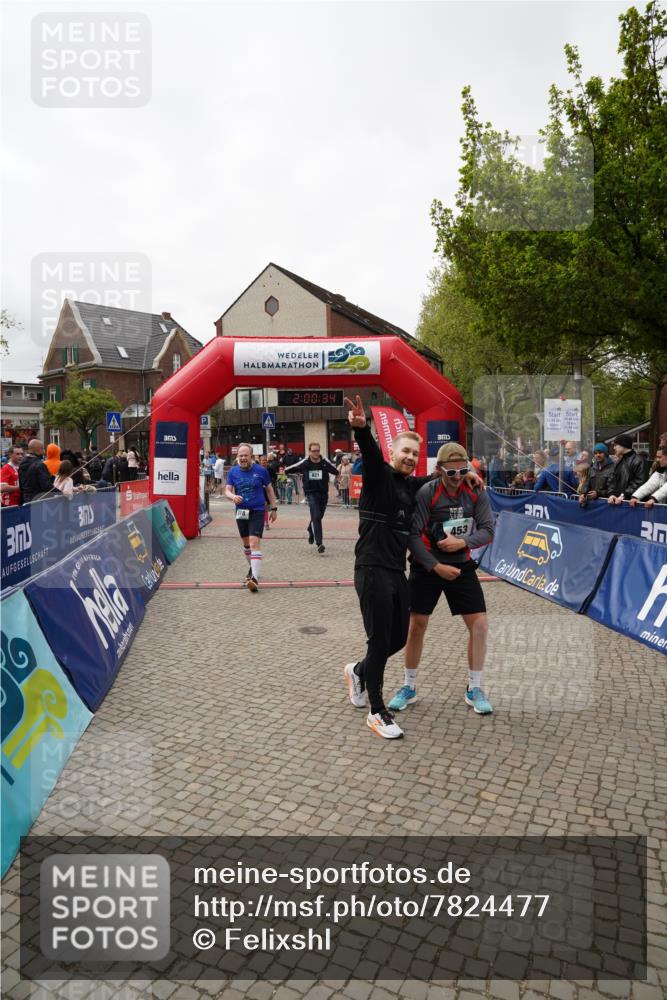 04.05.2025 - 8. Wedeler Halbmarathon Felixshl http://msf.ph/oto/7824477 04.05.2025 12:00:32 Ziel 114, 453, 518, 560, 821 meine-sportfotos.de