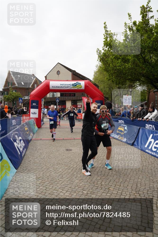 04.05.2025 - 8. Wedeler Halbmarathon Felixshl http://msf.ph/oto/7824485 04.05.2025 12:00:32 Ziel 114, 453, 518, 560, 821 meine-sportfotos.de