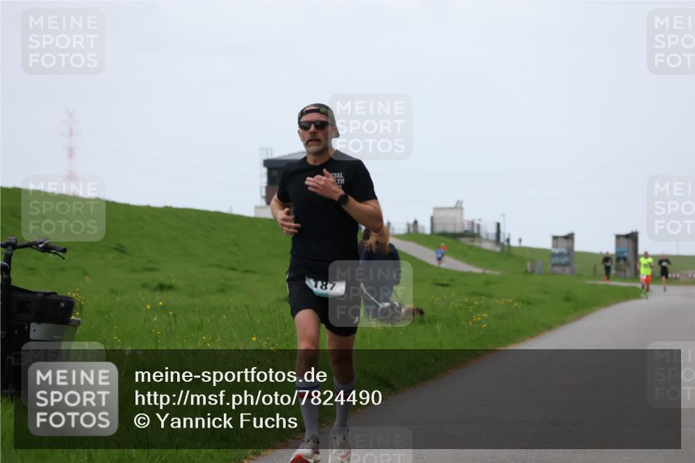 04.05.2025 - 8. Wedeler Halbmarathon Yannick Fuchs http://msf.ph/oto/7824490 04.05.2025 11:11:46 Laufen 187 meine-sportfotos.de