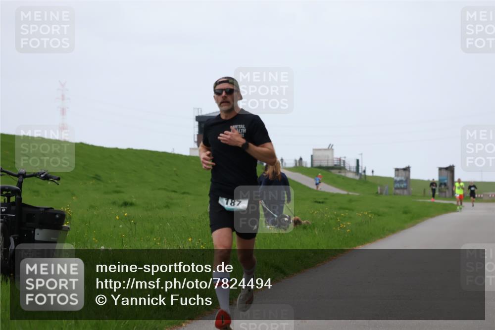 04.05.2025 - 8. Wedeler Halbmarathon Yannick Fuchs http://msf.ph/oto/7824494 04.05.2025 11:11:46 Laufen 187 meine-sportfotos.de