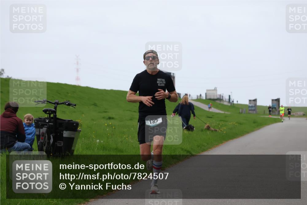 04.05.2025 - 8. Wedeler Halbmarathon Yannick Fuchs http://msf.ph/oto/7824507 04.05.2025 11:11:46 Laufen 187 meine-sportfotos.de