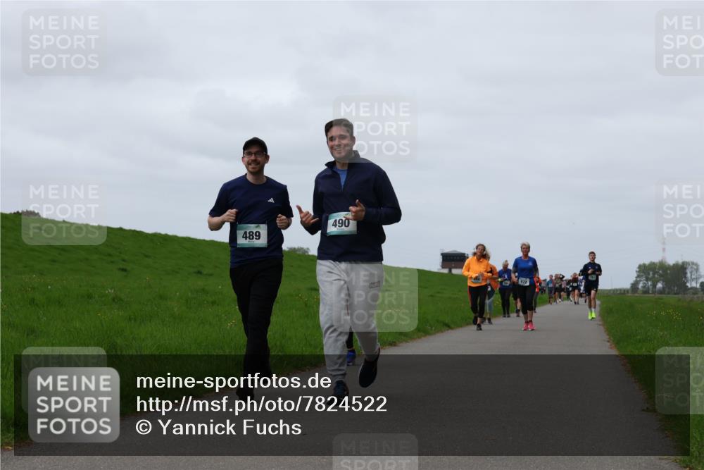 04.05.2025 - 8. Wedeler Halbmarathon Yannick Fuchs http://msf.ph/oto/7824522 04.05.2025 11:31:42 Laufen 489, 490 meine-sportfotos.de