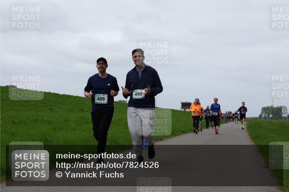 04.05.2025 - 8. Wedeler Halbmarathon Yannick Fuchs http://msf.ph/oto/7824526 04.05.2025 11:31:42 Laufen 489, 490 meine-sportfotos.de