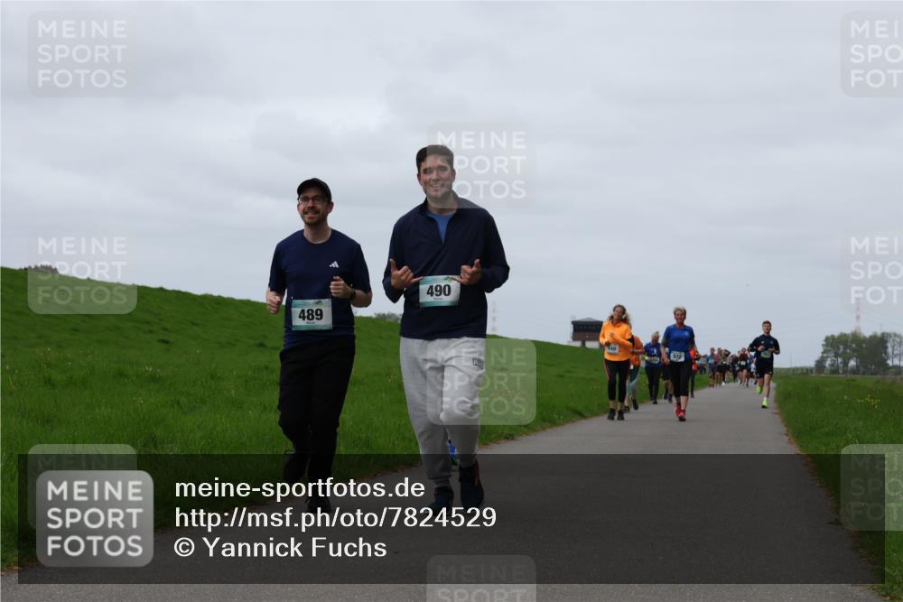 04.05.2025 - 8. Wedeler Halbmarathon Yannick Fuchs http://msf.ph/oto/7824529 04.05.2025 11:31:42 Laufen 489, 490 meine-sportfotos.de