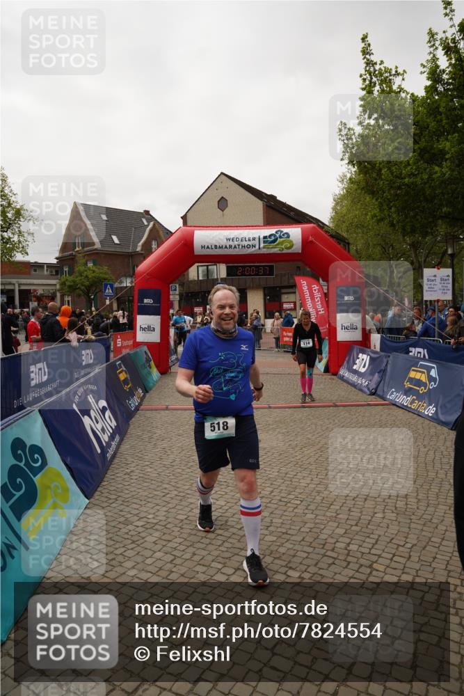 04.05.2025 - 8. Wedeler Halbmarathon Felixshl http://msf.ph/oto/7824554 04.05.2025 12:00:35 Ziel 38, 114, 410, 518, 821 meine-sportfotos.de