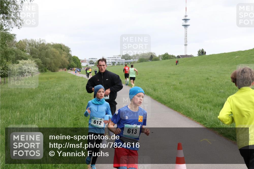 04.05.2025 - 8. Wedeler Halbmarathon Yannick Fuchs http://msf.ph/oto/7824616 04.05.2025 11:11:51 Laufen 612, 613 meine-sportfotos.de