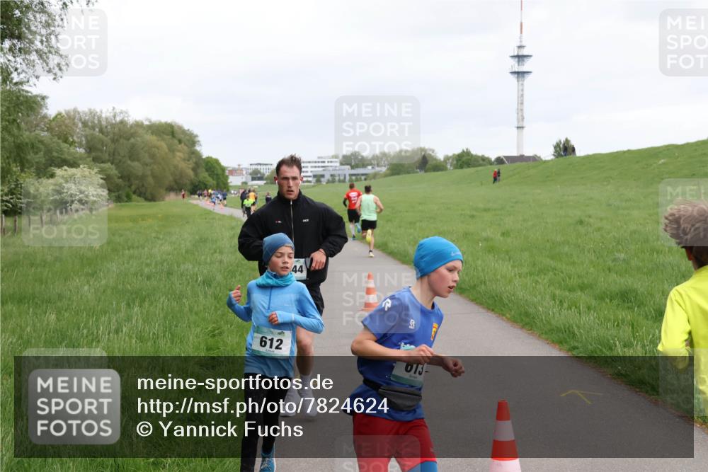 04.05.2025 - 8. Wedeler Halbmarathon Yannick Fuchs http://msf.ph/oto/7824624 04.05.2025 11:11:51 Laufen 44, 612, 013 meine-sportfotos.de