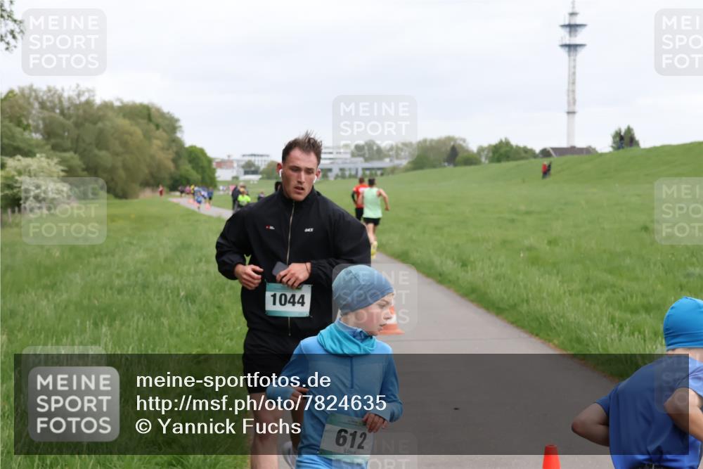 04.05.2025 - 8. Wedeler Halbmarathon Yannick Fuchs http://msf.ph/oto/7824635 04.05.2025 11:11:51 Laufen 1044, 612 meine-sportfotos.de