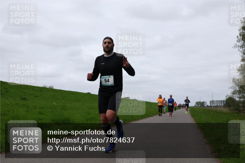 04.05.2025 - 8. Wedeler Halbmarathon Yannick Fuchs http://msf.ph/oto/7824637 04.05.2025 11:31:45 Laufen 54 meine-sportfotos.de