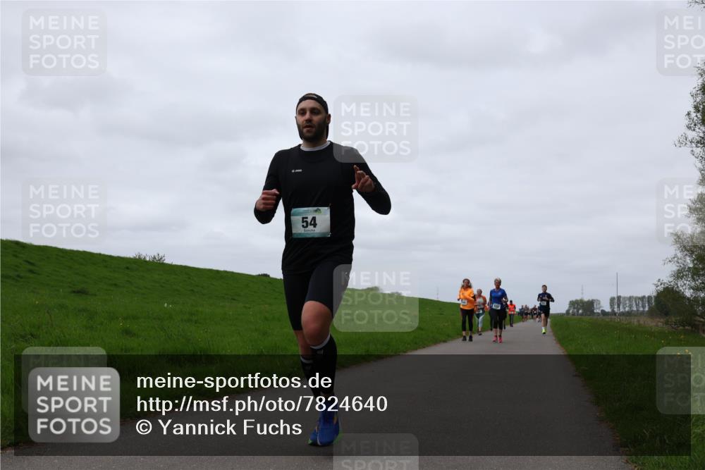 04.05.2025 - 8. Wedeler Halbmarathon Yannick Fuchs http://msf.ph/oto/7824640 04.05.2025 11:31:45 Laufen 54 meine-sportfotos.de