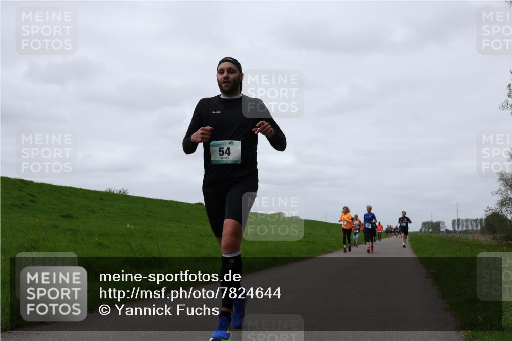 04.05.2025 - 8. Wedeler Halbmarathon Yannick Fuchs http://msf.ph/oto/7824644 04.05.2025 11:31:45 Laufen 54 meine-sportfotos.de