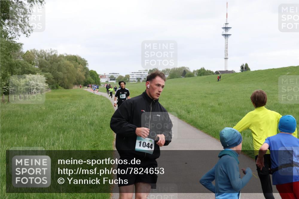 04.05.2025 - 8. Wedeler Halbmarathon Yannick Fuchs http://msf.ph/oto/7824653 04.05.2025 11:11:52 Laufen 814, 1044 meine-sportfotos.de