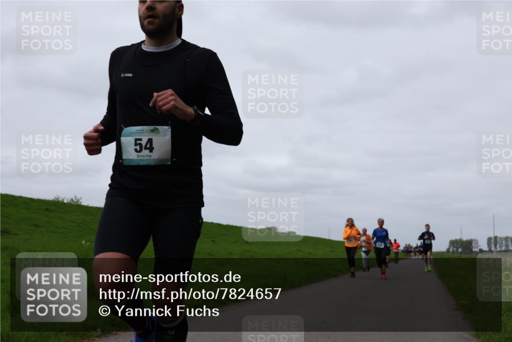 04.05.2025 - 8. Wedeler Halbmarathon Yannick Fuchs http://msf.ph/oto/7824657 04.05.2025 11:31:45 Laufen 54 meine-sportfotos.de