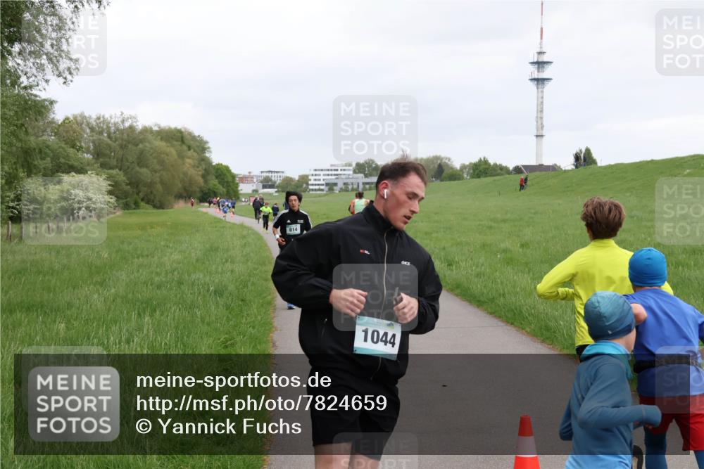 04.05.2025 - 8. Wedeler Halbmarathon Yannick Fuchs http://msf.ph/oto/7824659 04.05.2025 11:11:52 Laufen 814, 1044 meine-sportfotos.de