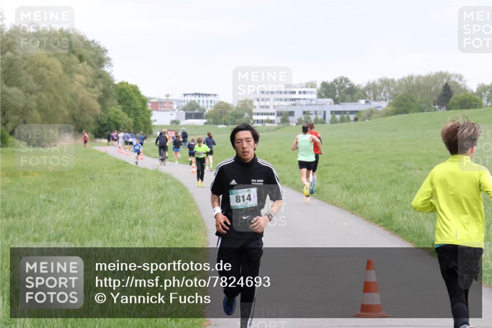 04.05.2025 - 8. Wedeler Halbmarathon Yannick Fuchs http://msf.ph/oto/7824693 04.05.2025 11:11:53 Laufen 814 meine-sportfotos.de
