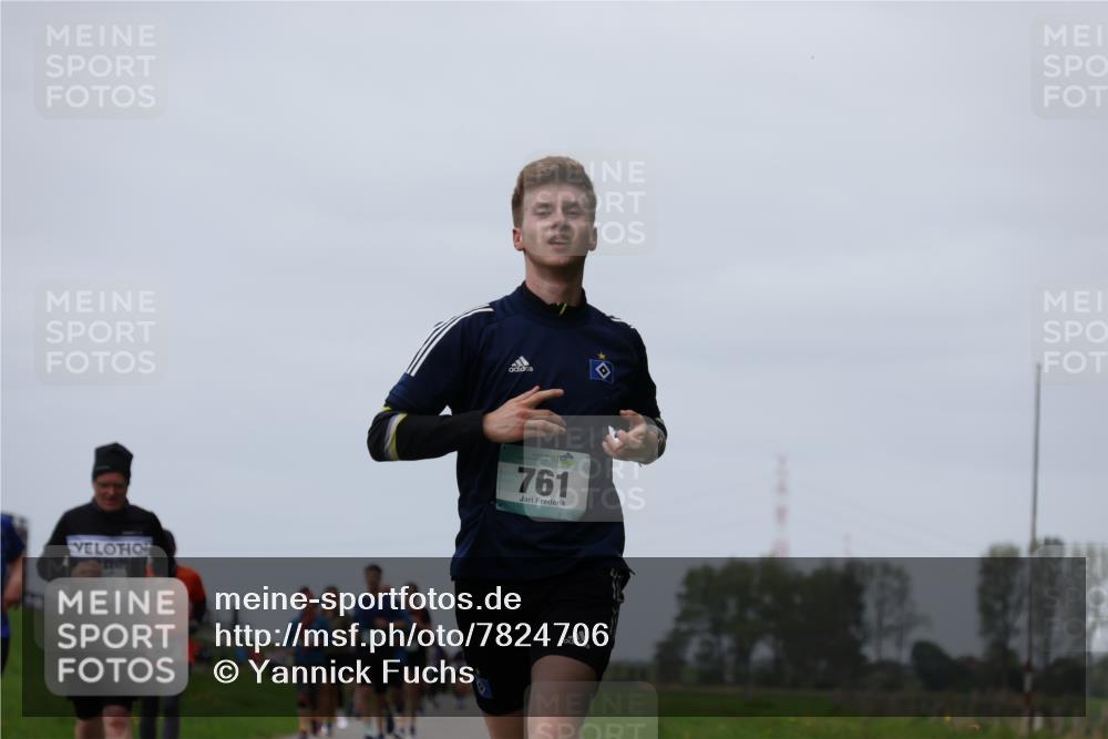 04.05.2025 - 8. Wedeler Halbmarathon Yannick Fuchs http://msf.ph/oto/7824706 04.05.2025 11:31:49 Laufen 437, 1912, 761 meine-sportfotos.de