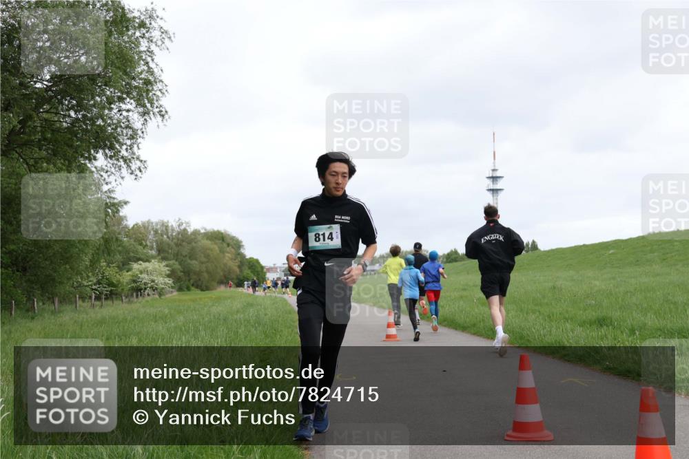 04.05.2025 - 8. Wedeler Halbmarathon Yannick Fuchs http://msf.ph/oto/7824715 04.05.2025 11:11:55 Laufen 814 meine-sportfotos.de
