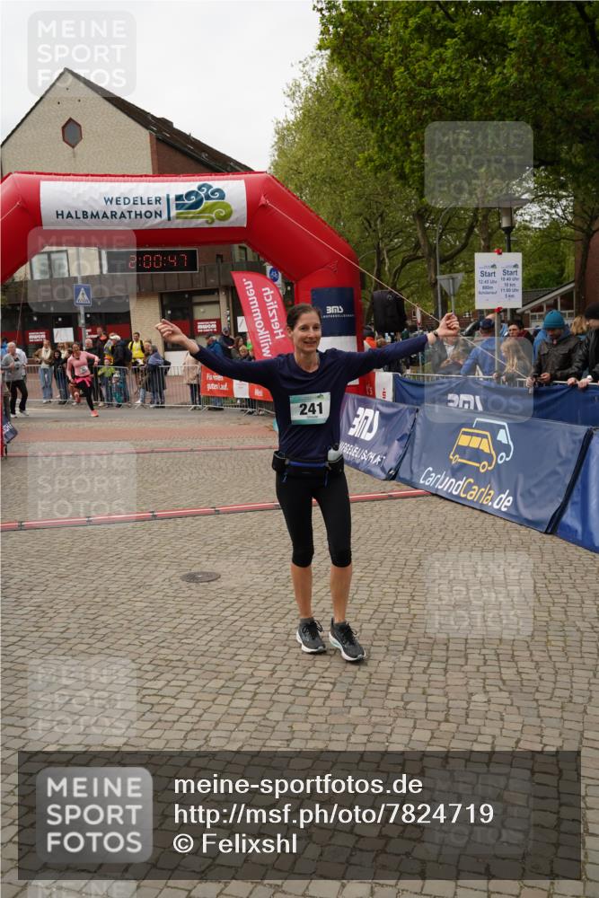 04.05.2025 - 8. Wedeler Halbmarathon Felixshl http://msf.ph/oto/7824719 04.05.2025 12:00:45 Ziel 141, 241, 988 meine-sportfotos.de
