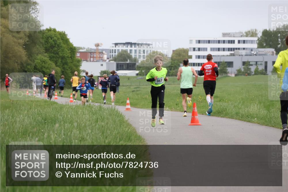 04.05.2025 - 8. Wedeler Halbmarathon Yannick Fuchs http://msf.ph/oto/7824736 04.05.2025 11:11:57 Laufen 357 meine-sportfotos.de