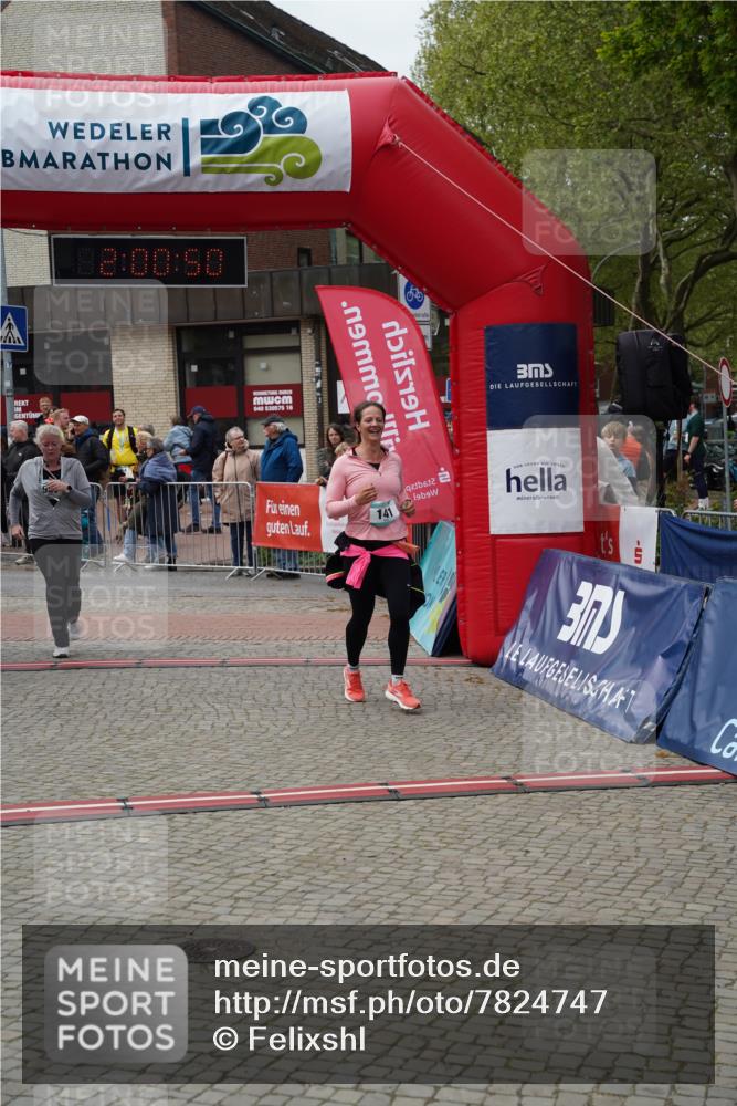 04.05.2025 - 8. Wedeler Halbmarathon Felixshl http://msf.ph/oto/7824747 04.05.2025 12:00:48 Ziel 141, 987, 988, 1177 meine-sportfotos.de