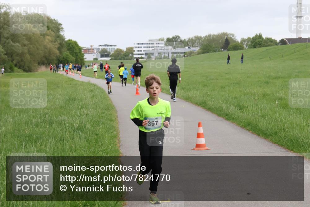 04.05.2025 - 8. Wedeler Halbmarathon Yannick Fuchs http://msf.ph/oto/7824770 04.05.2025 11:12:07 Laufen 357 meine-sportfotos.de