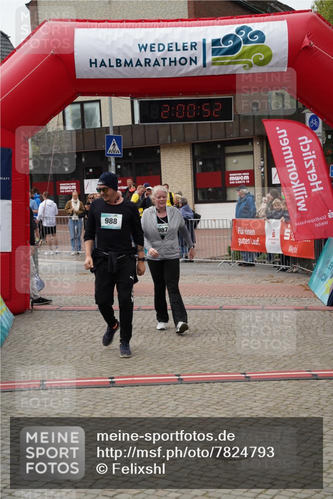 04.05.2025 - 8. Wedeler Halbmarathon Felixshl http://msf.ph/oto/7824793 04.05.2025 12:00:50 Ziel 141, 987, 988, 1177 meine-sportfotos.de