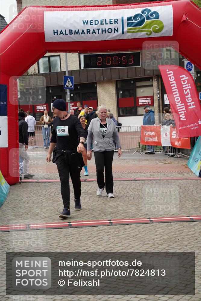 04.05.2025 - 8. Wedeler Halbmarathon Felixshl http://msf.ph/oto/7824813 04.05.2025 12:00:50 Ziel 141, 987, 988, 1177 meine-sportfotos.de