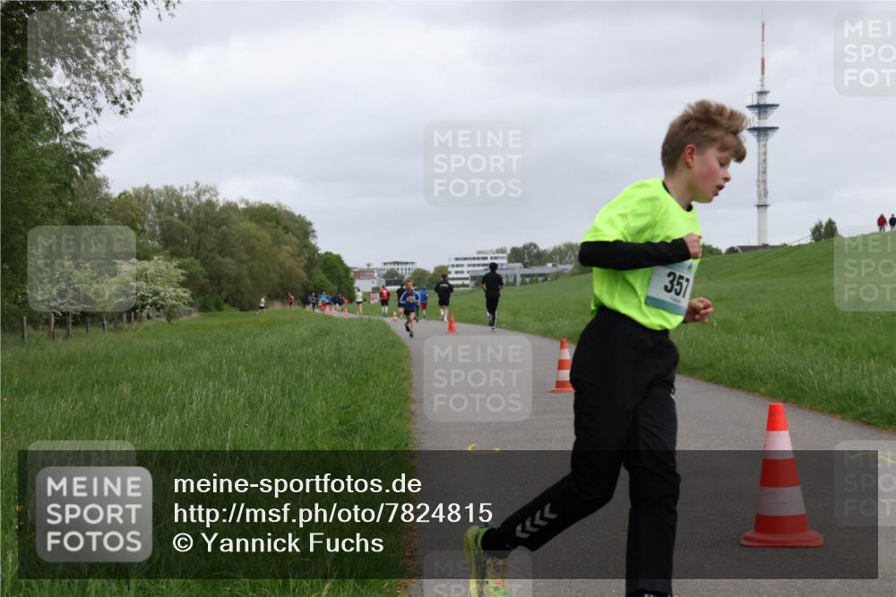 04.05.2025 - 8. Wedeler Halbmarathon Yannick Fuchs http://msf.ph/oto/7824815 04.05.2025 11:12:09 Laufen 357 meine-sportfotos.de