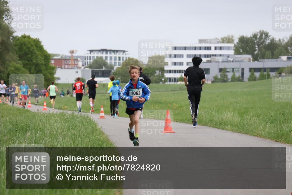 04.05.2025 - 8. Wedeler Halbmarathon Yannick Fuchs http://msf.ph/oto/7824820 04.05.2025 11:12:11 Laufen 1063 meine-sportfotos.de