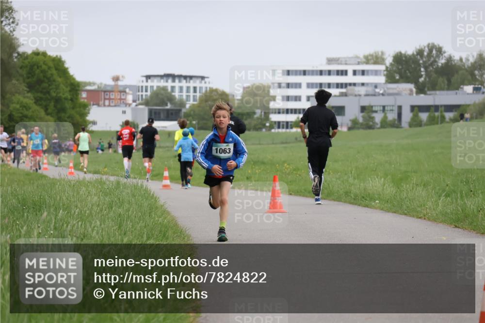 04.05.2025 - 8. Wedeler Halbmarathon Yannick Fuchs http://msf.ph/oto/7824822 04.05.2025 11:12:11 Laufen 1063 meine-sportfotos.de