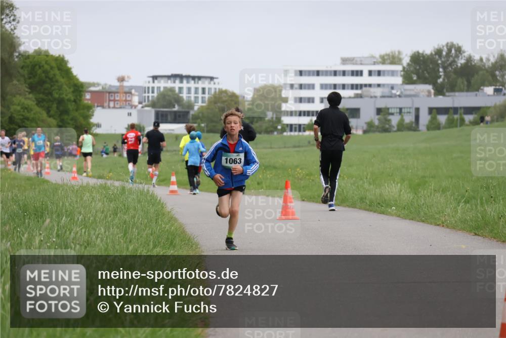 04.05.2025 - 8. Wedeler Halbmarathon Yannick Fuchs http://msf.ph/oto/7824827 04.05.2025 11:12:11 Laufen 1063 meine-sportfotos.de
