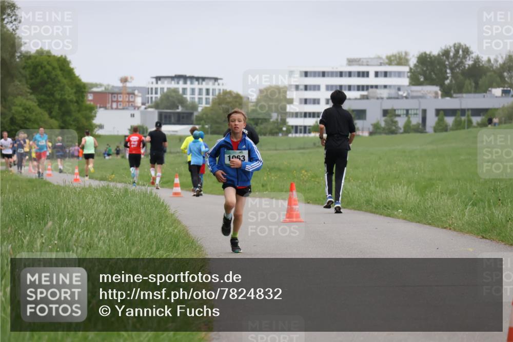 04.05.2025 - 8. Wedeler Halbmarathon Yannick Fuchs http://msf.ph/oto/7824832 04.05.2025 11:12:11 Laufen 1063 meine-sportfotos.de