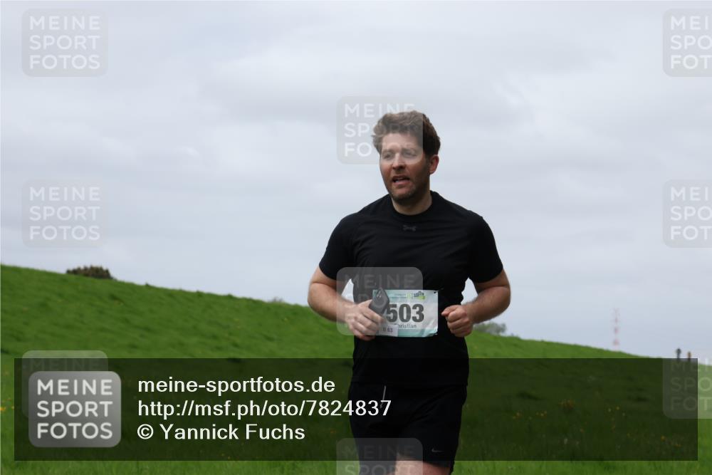 04.05.2025 - 8. Wedeler Halbmarathon Yannick Fuchs http://msf.ph/oto/7824837 04.05.2025 11:54:03 Laufen 25, 6, 503, 63 meine-sportfotos.de