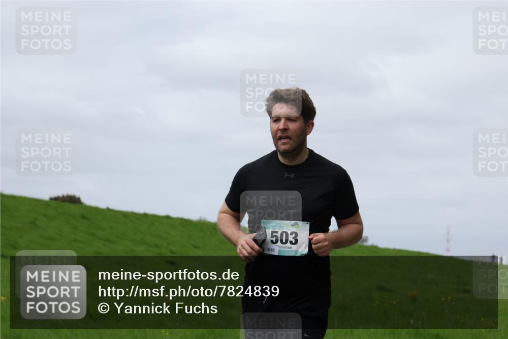 04.05.2025 - 8. Wedeler Halbmarathon Yannick Fuchs http://msf.ph/oto/7824839 04.05.2025 11:54:03 Laufen 2, 503, 63 meine-sportfotos.de
