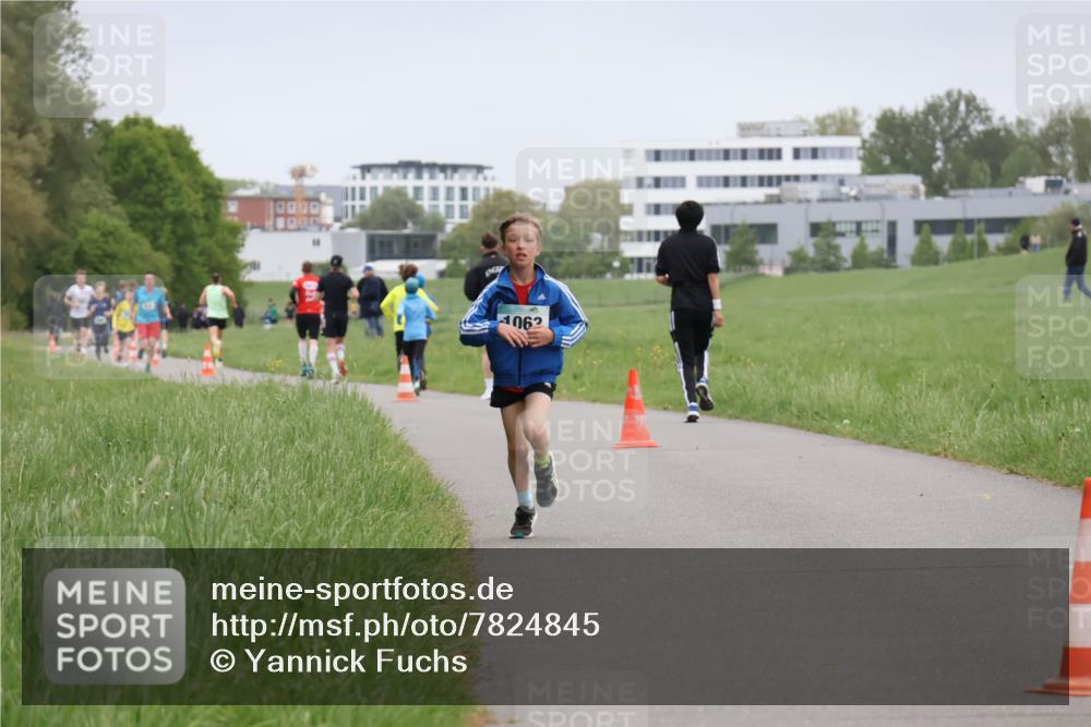 04.05.2025 - 8. Wedeler Halbmarathon Yannick Fuchs http://msf.ph/oto/7824845 04.05.2025 11:12:12 Laufen 1062 meine-sportfotos.de