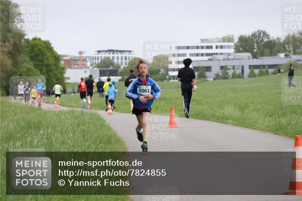 04.05.2025 - 8. Wedeler Halbmarathon Yannick Fuchs http://msf.ph/oto/7824855 04.05.2025 11:12:12 Laufen 1063 meine-sportfotos.de