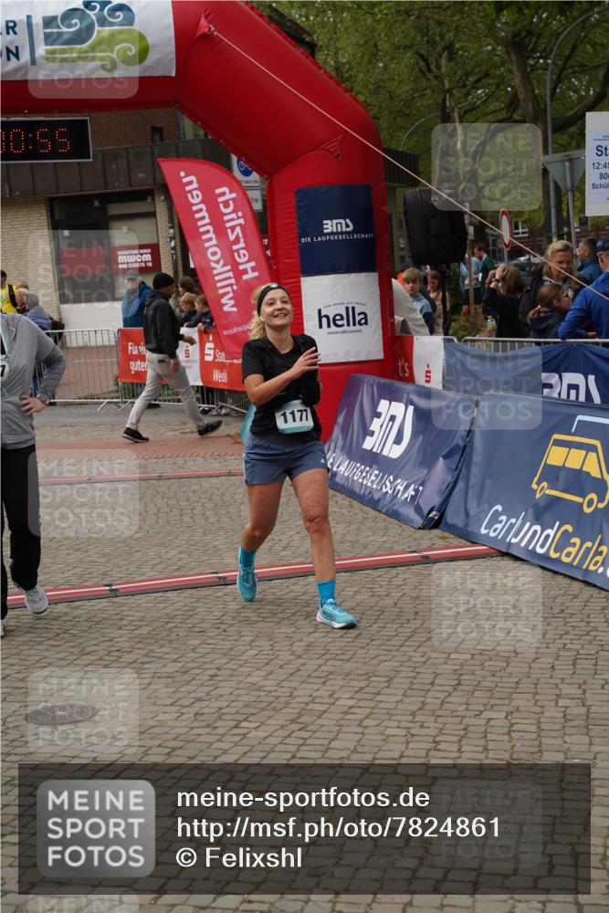 04.05.2025 - 8. Wedeler Halbmarathon Felixshl http://msf.ph/oto/7824861 04.05.2025 12:00:53 Ziel 141, 772, 987, 988, 1177 meine-sportfotos.de